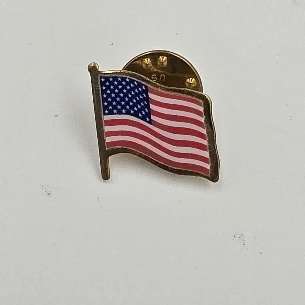 Vintage Gold Tone‎ Red White Blue Enamel American Flag Lapel Pin Small America